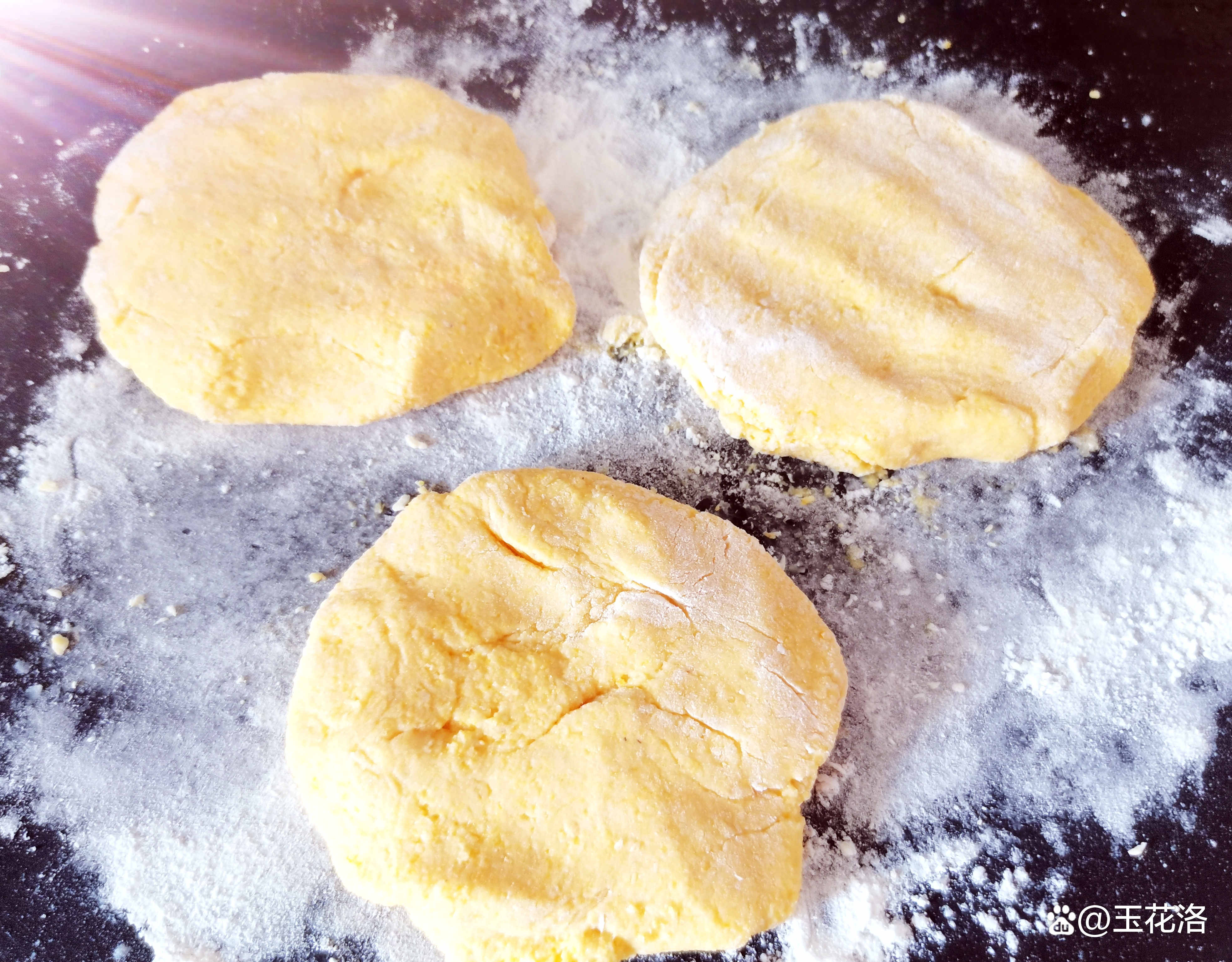 制作玉米饼时使用水还是牛奶更好_金年会